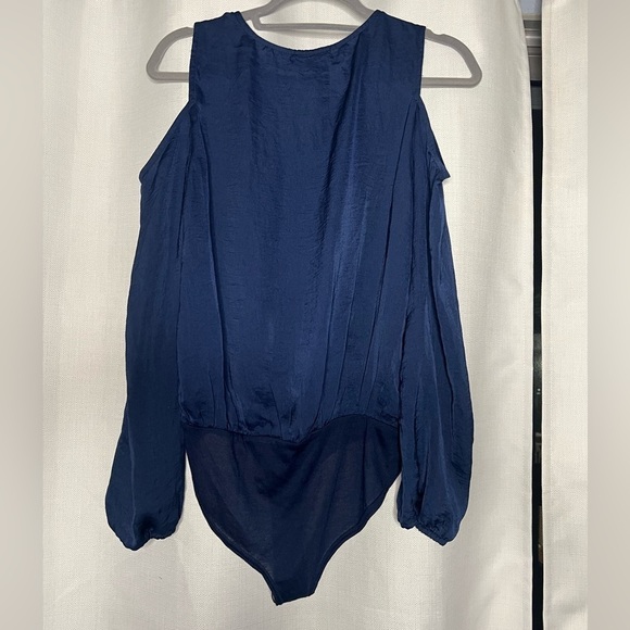 August Mist Cold Shoulder Navy Blue Surplice Bodysuit Small - Picture 2 of 11